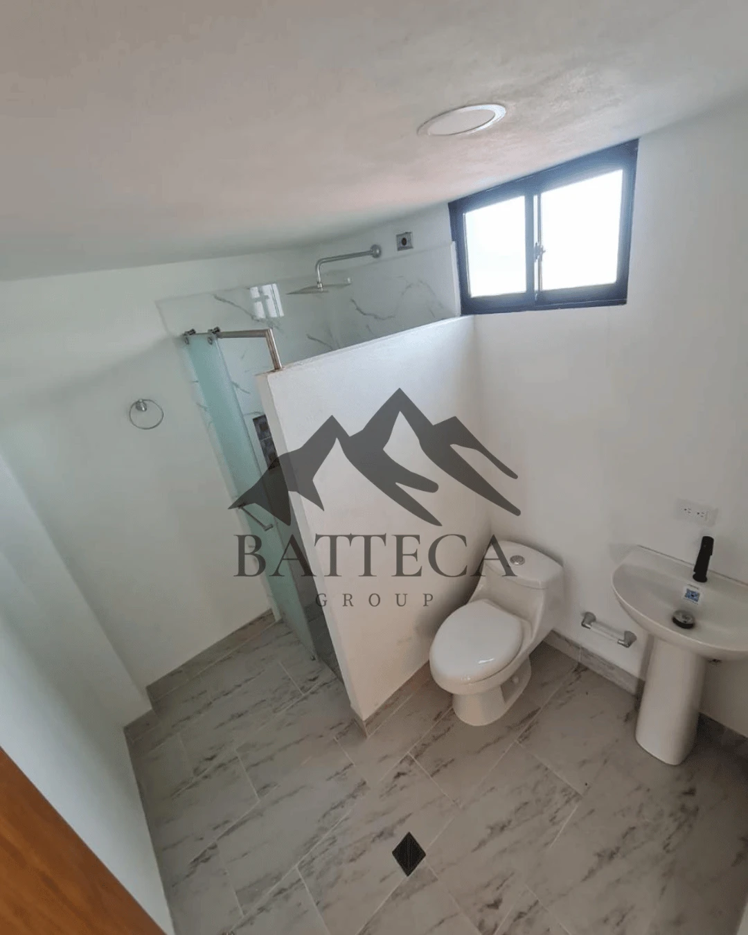 Tercer piso con mansarda - Imagen 3