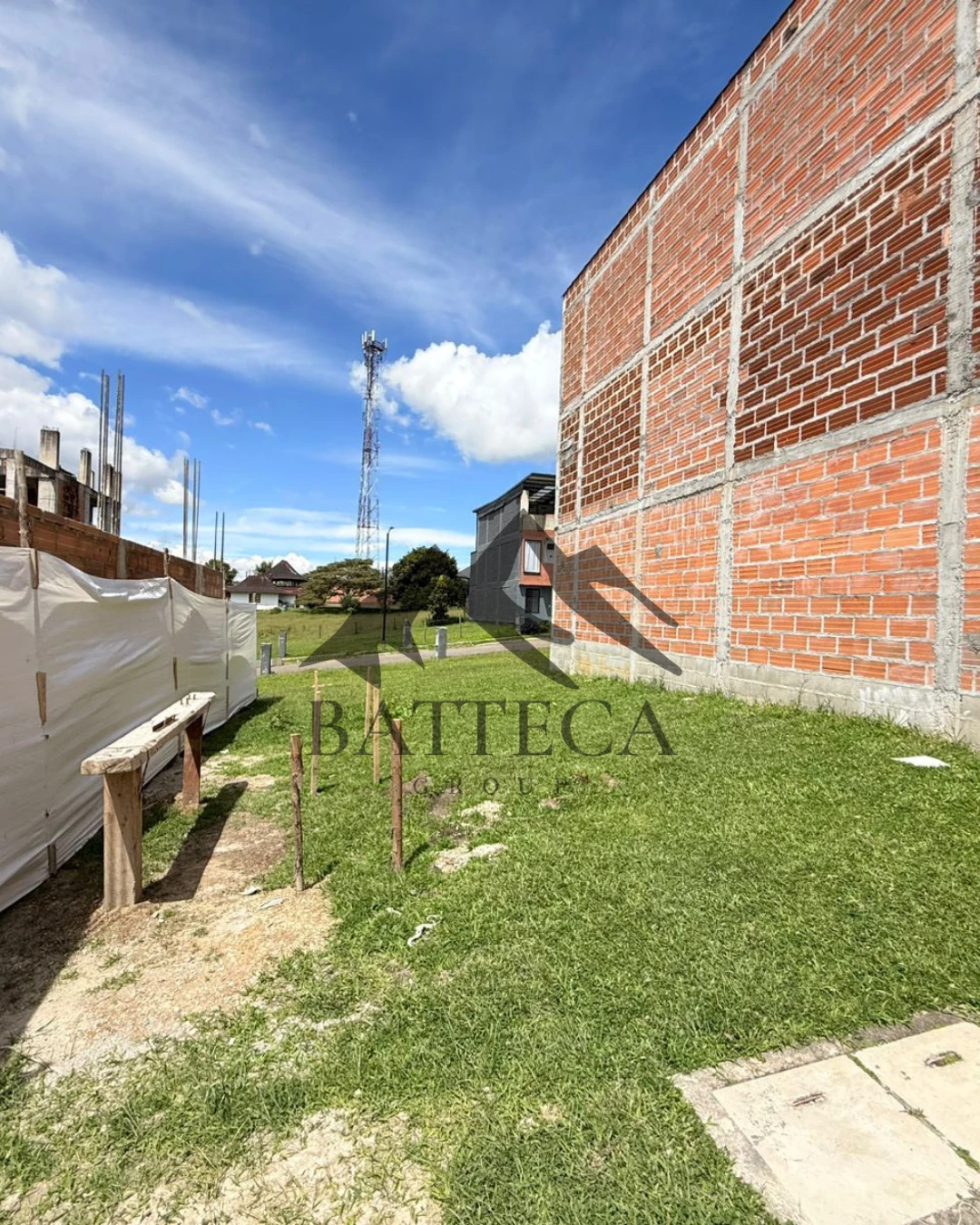 Lote bifamiliar medianero - Imagen 4