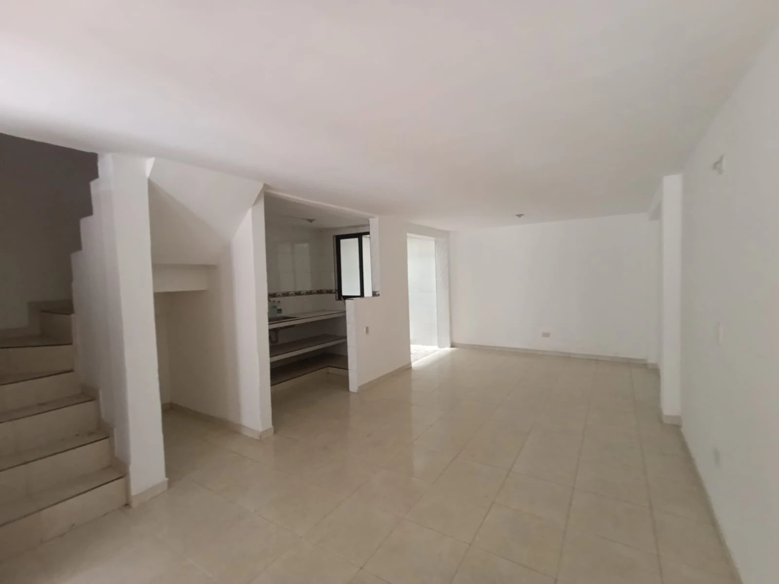 Casa de tres pisos en alquiler ciudad del campo - Imagen 3