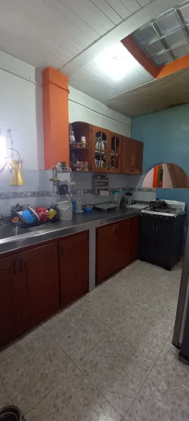 💼 Edificio de tres pisos en Santa Teresita, Dosquebradas