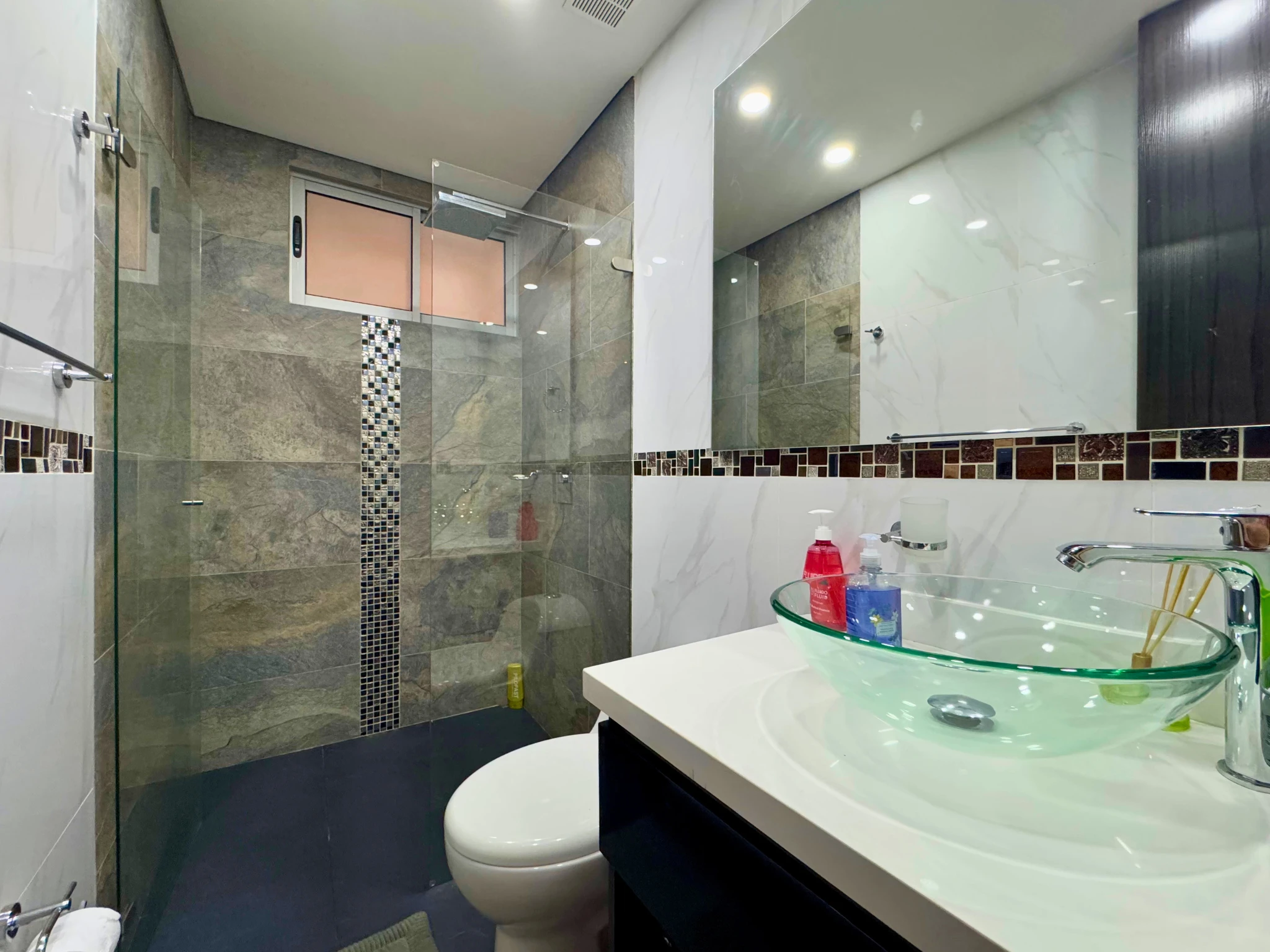 Vendo moderno apartamento en Chía con vista despejada - Imagen 4