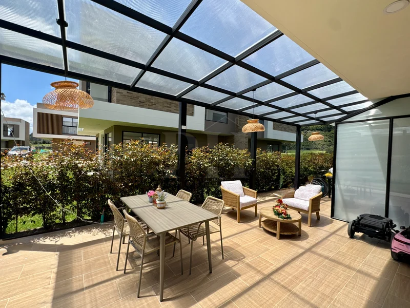 Vendo espectacular casa con terraza en Chía 