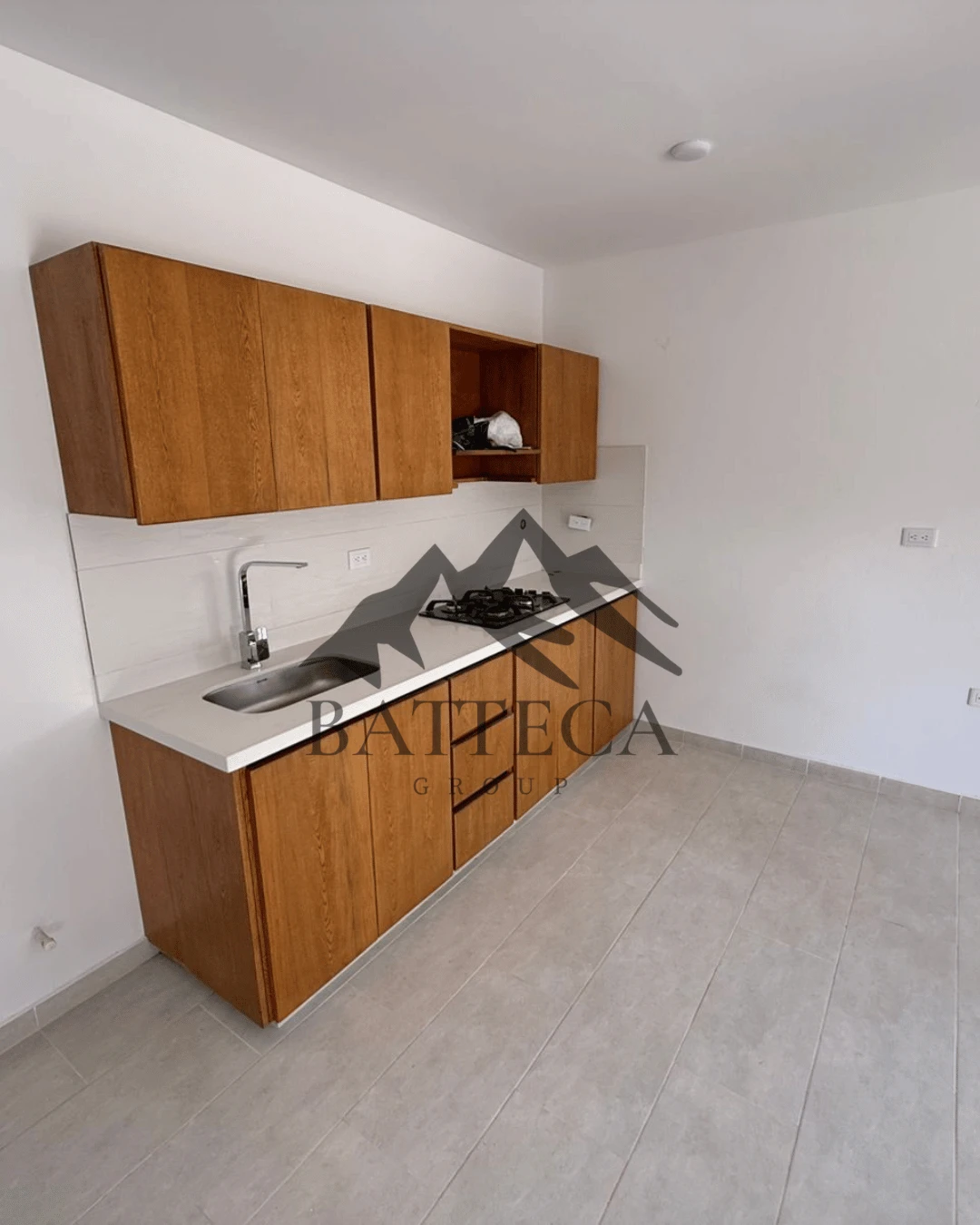 Primer piso esquinero en venta - Imagen 4