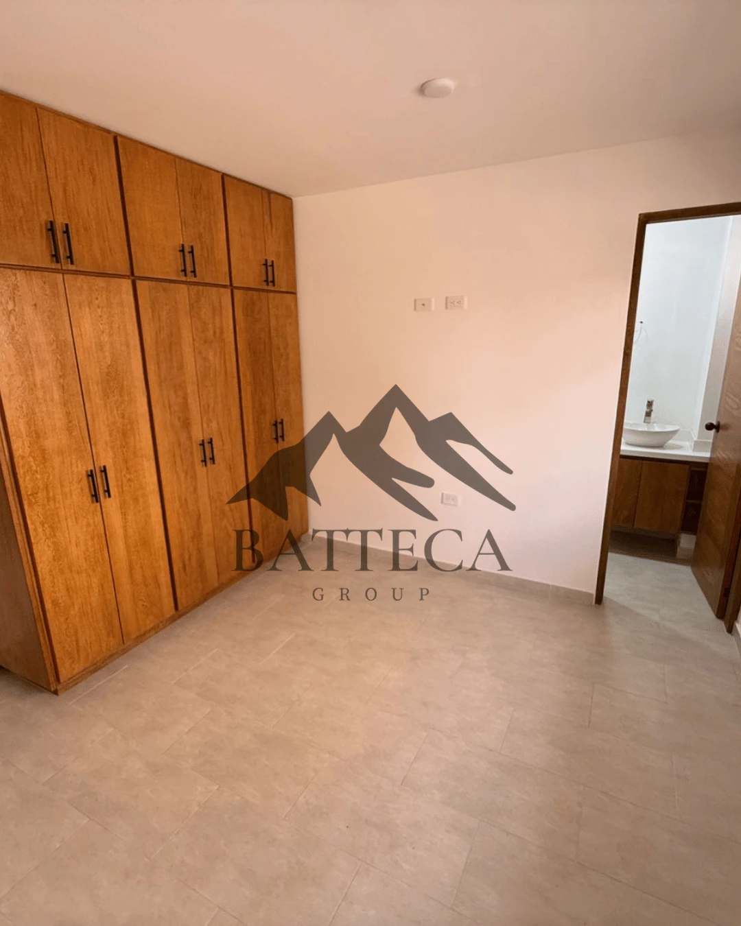 Primer piso esquinero en venta - Imagen 8