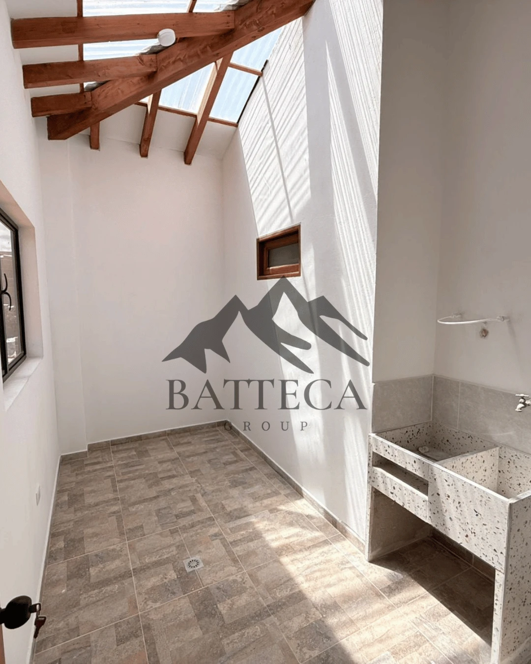 Segundo piso esquinero + mansarda en venta - Imagen 12