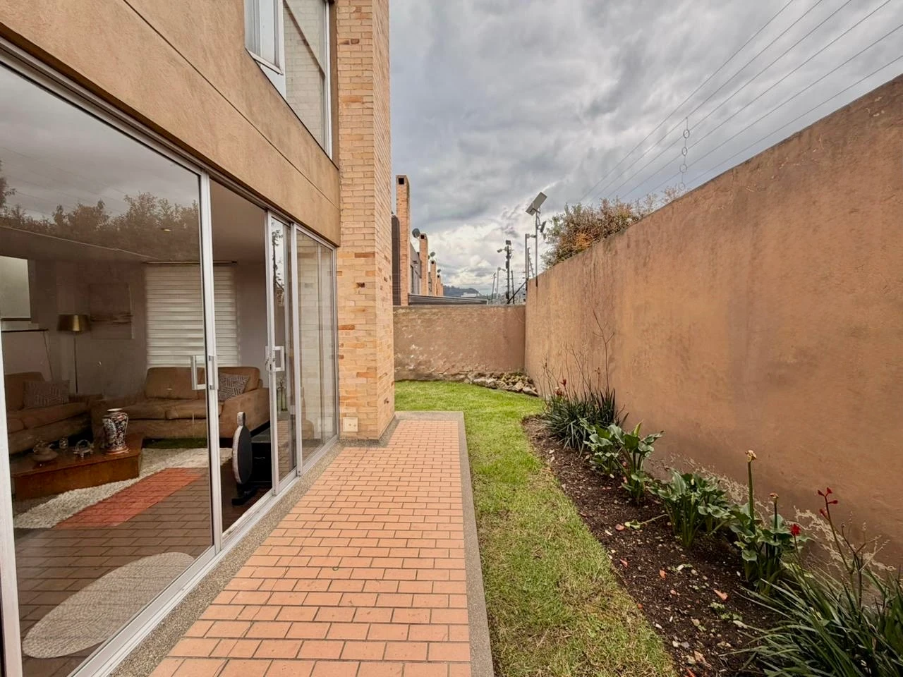 Vendo casa en Chía con terraza - Imagen 2