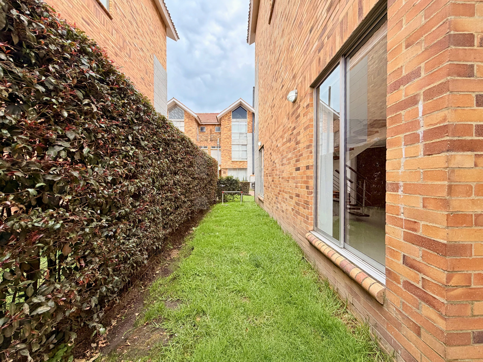 Vendo casa de tres niveles en Pinares Chía - Imagen 4