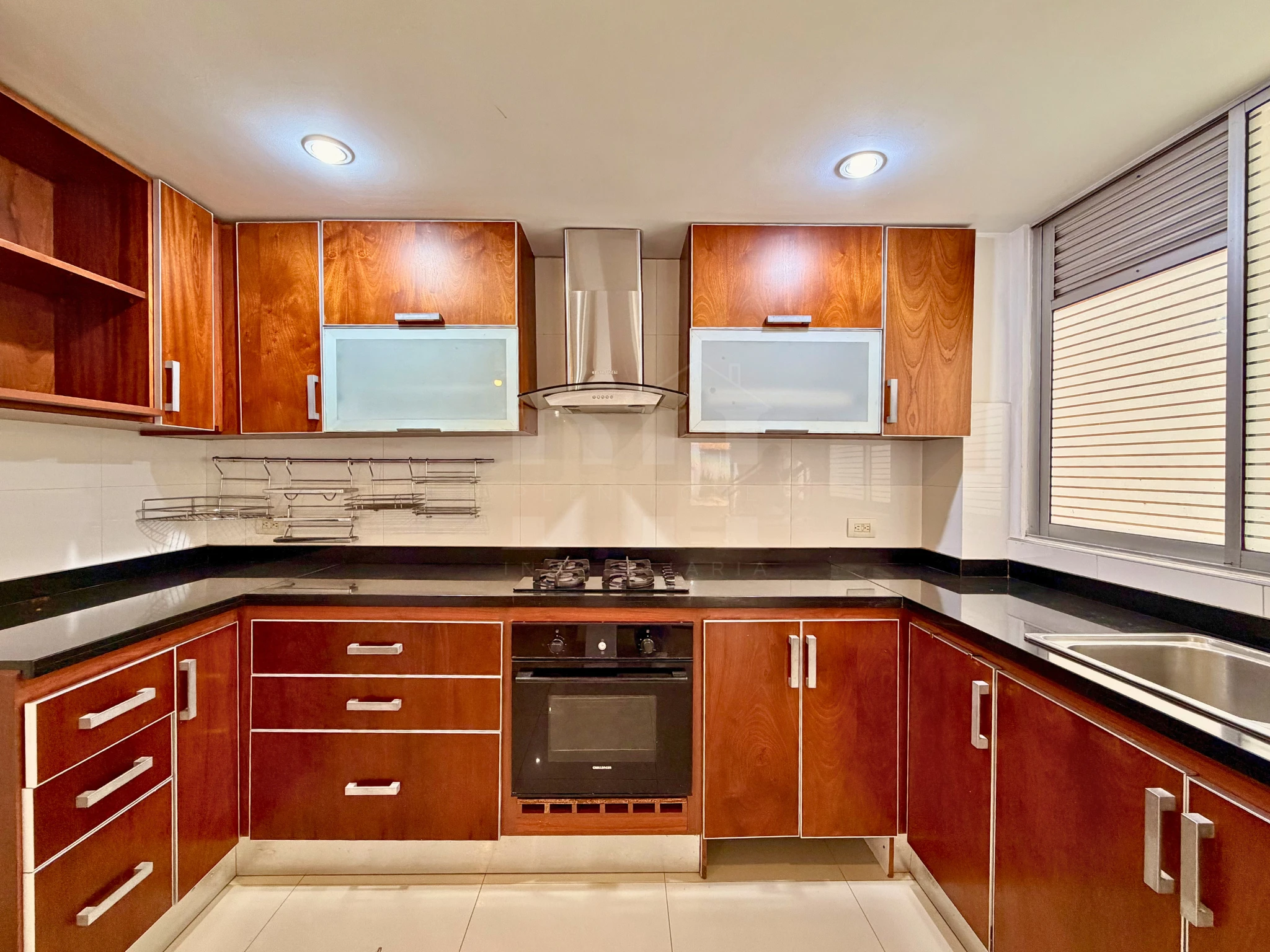 Vendo casa de tres niveles en Pinares Chía - Imagen 3