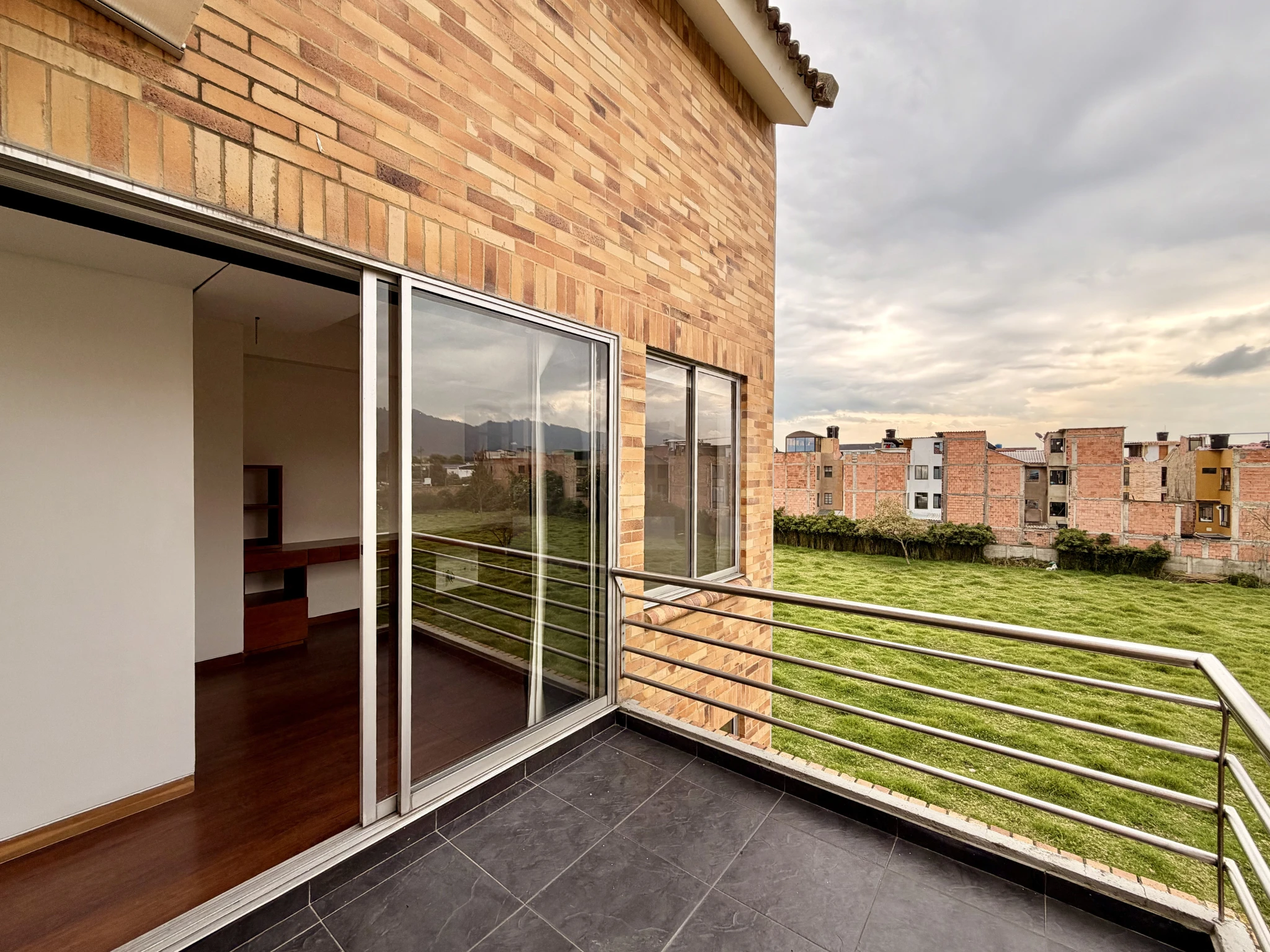 Vendo casa de tres niveles en Pinares Chía - Imagen 9