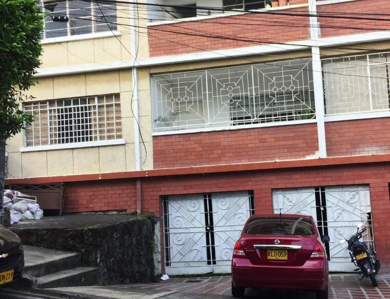 VENTA EDIFICIO BARRIO MIRAFLORES