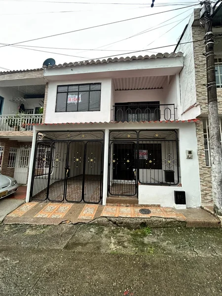 Casa ubicada en el barrio serrania 