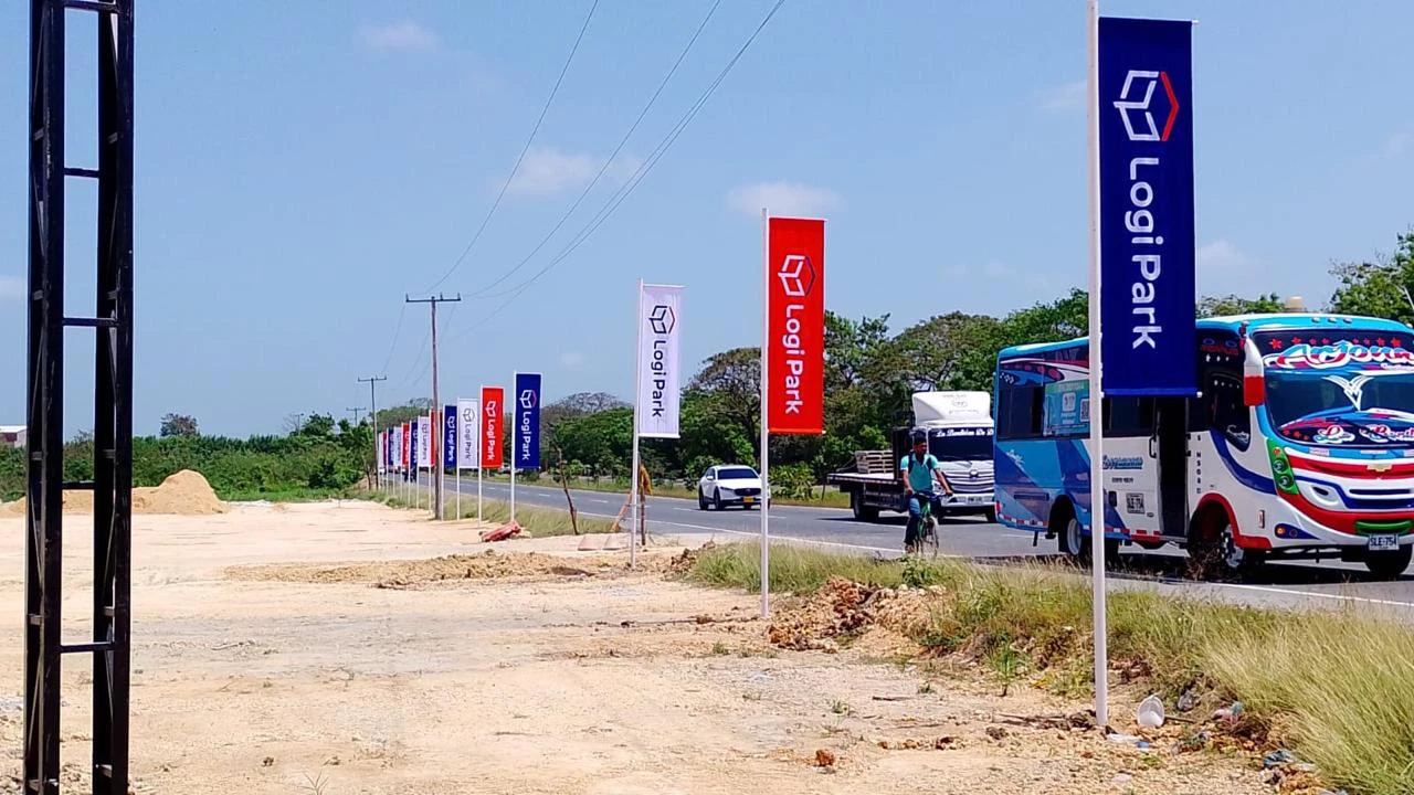 LOGI PARK no es una bodega, es una máquina de rentabilidad. Un ecosistema industrial pensado para maximizar ocupación, optimizar operación y garantizar valorización acelerada. Aquí no vendemos espacio, movemos inventarios, activamos negocios y generamos ingresos constantes para inversionistas inteligentes.