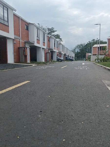 Venta casa en Condominio, en obra gris, Jamumdi