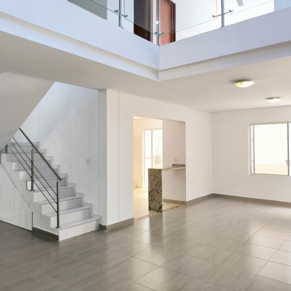 Casa 3 pisos | Urb. El Valle, Turbaco | 230 m² construidos | $548.000.000 | Títulos en reg