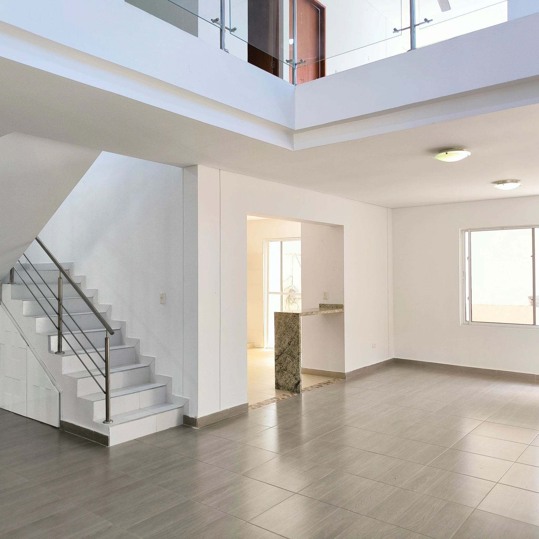 Casa 3 pisos | Urb. El Valle, Turbaco | 230 m² construidos | $548.000.000 | Títulos en reg