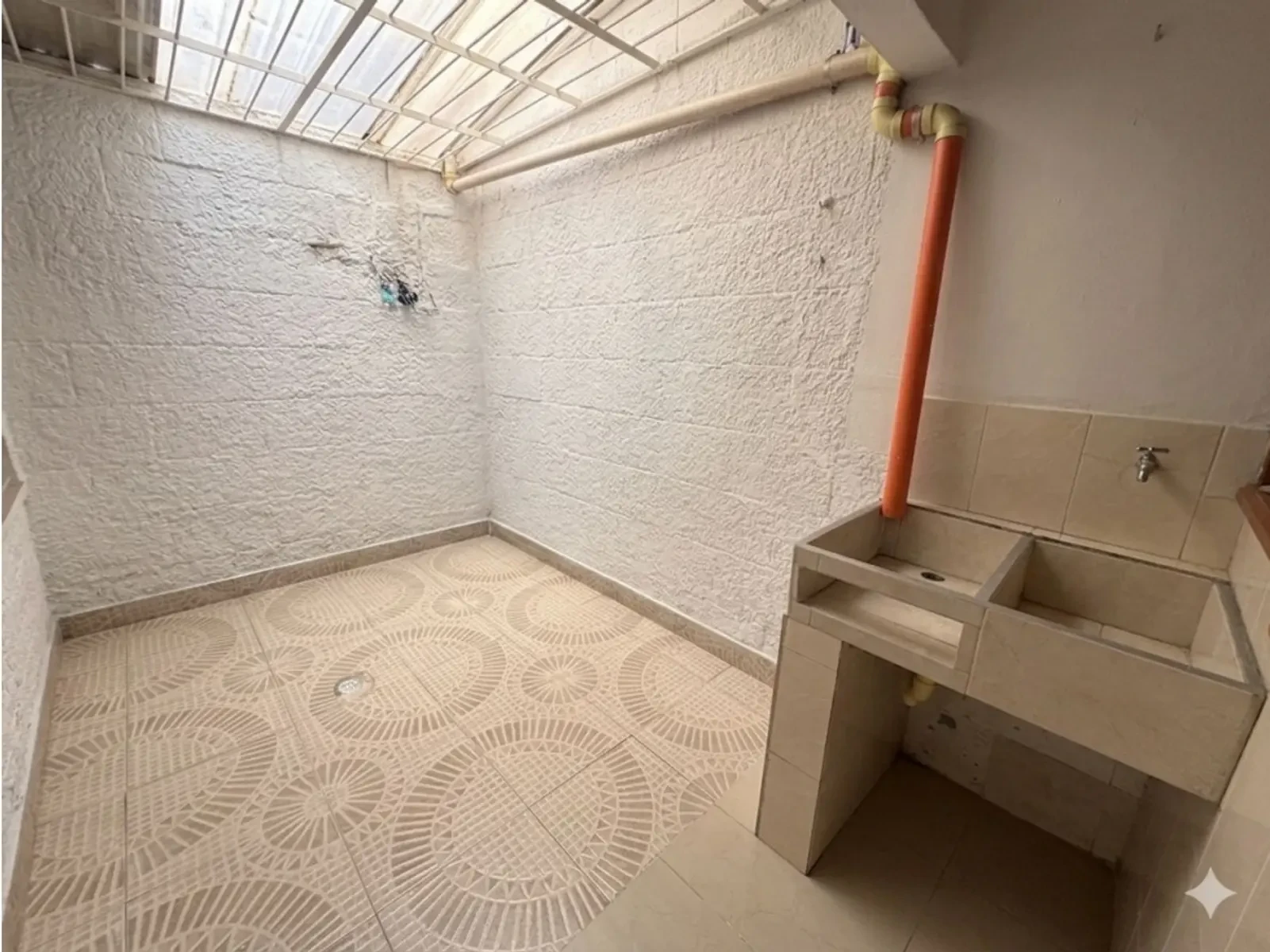 Casa primer piso Robledo con parqueadero