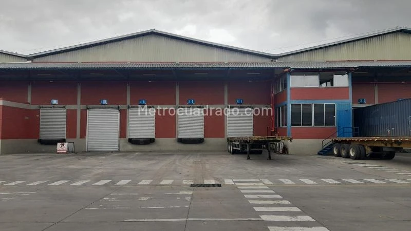 BODEGA PARQUE INDUSTRIAL - 2550 M2 5 MUELLES VIA MOSQUERA A MADRID - VARIANTE