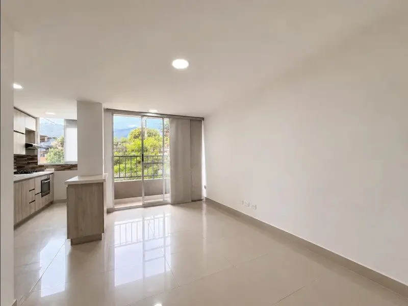 Apartamento cuarto piso loma de San José 