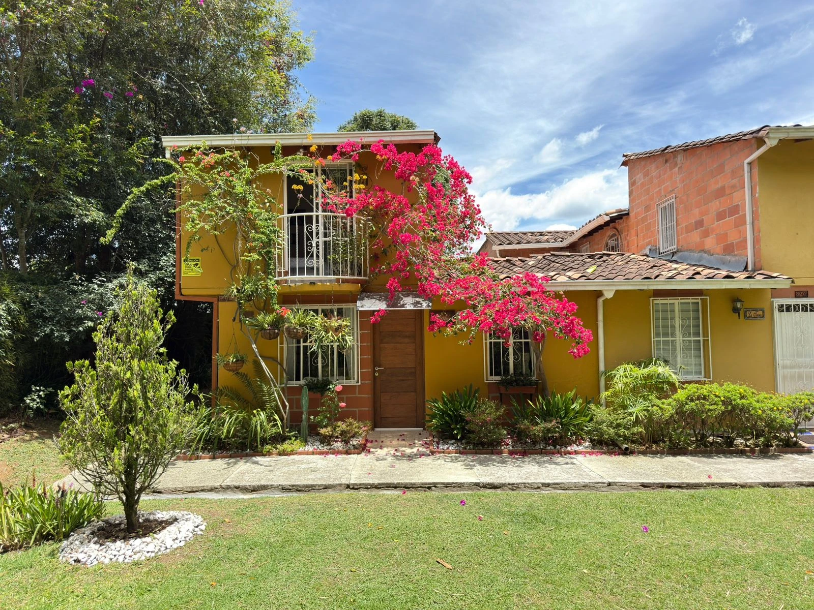 Se vende casa de dos niveles en urbanización - La Ceja