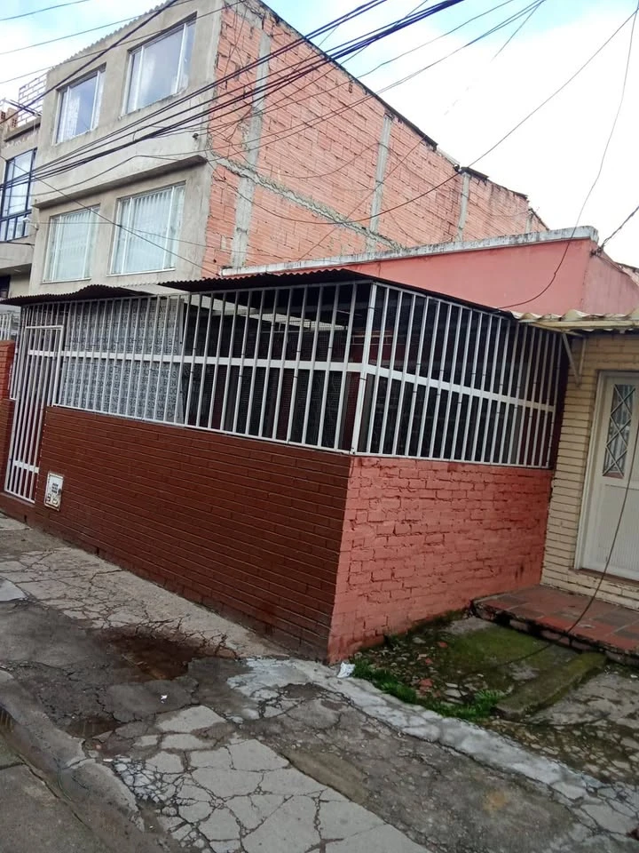 VENDO CASA EN KENNEDY (casa de Barrio)