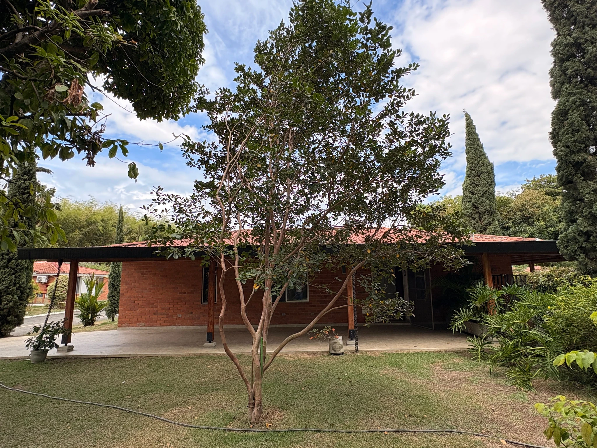 CASA ESQUINERA EN VENTA – HACIENDA EL CASTILLO, JAMUNDÍ 📍 Ubicación: Entrada de Hacienda